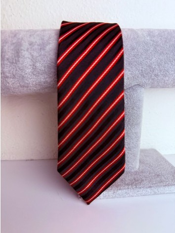 Pánska čierna saténová úzka kravata s červenými pásikmi