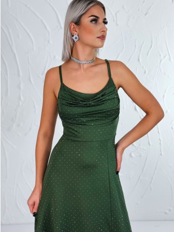 Priliehavé šaty na svadbu alebo na ples s kamienkami a rázporkom - khaki