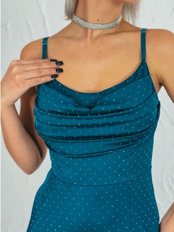 Priliehavé šaty na svadbu alebo na ples s kamienkami a rozparkom - petrolejové