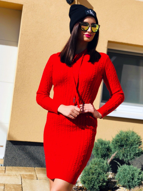 Červené svetríkové šaty