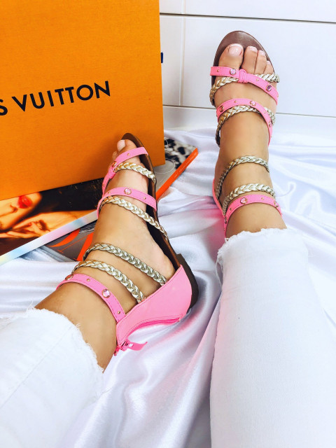 Ružové sandálky so zlatými ramienkami 