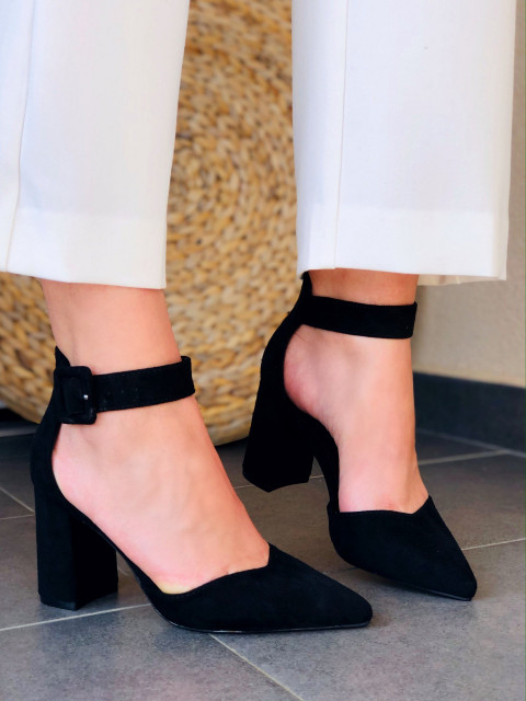 Čierne sandálky s hrubým opätkom