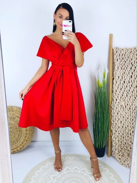 Spoločenské červené šaty s viazaním v páse