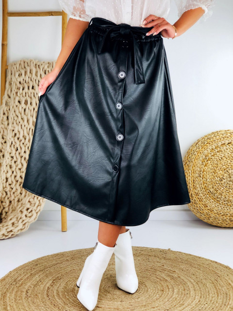Čierna midi koženková sukňa s opaskom