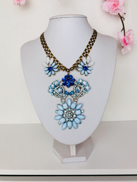 Dámsky modrý náhrdelník s kamienkami