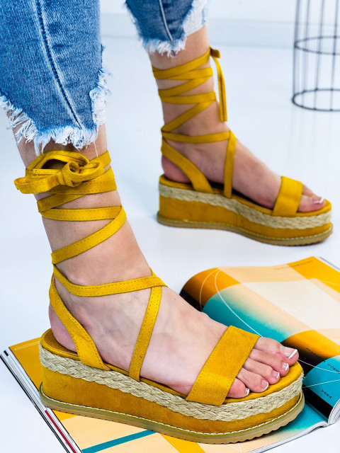 Dámske žlté sandálky na platforme