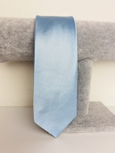 Pánska svetlá modrá lesklá saténová úzka kravata
