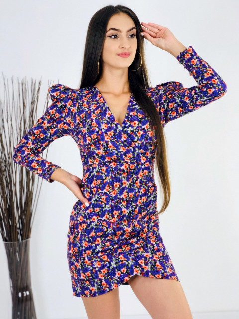 Fialové krátke kvetované šaty