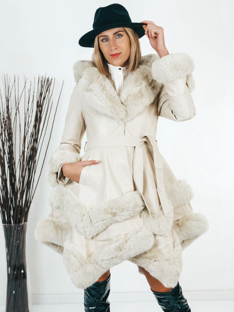 Exkluzívna béžová koženková bunda s kožušinovou kapucňou a opaskom