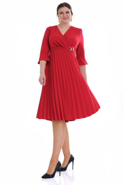 Dámske červené šaty s plisovanou sukňou a 3/4 rukávom