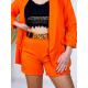 Elegantný dámsky kraťasový kostým s opaskom - oranžový