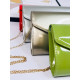 Dámska lesklá zelená kabelka so zlatou reťazou