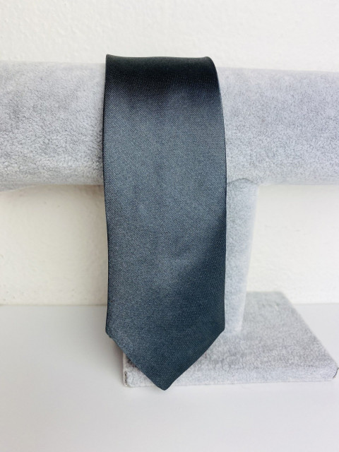 Pánska tmavá sivá saténová úzka kravata