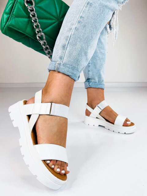 Dámske biele sandále na platforme