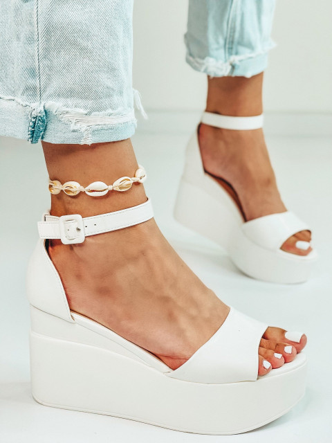 Dámske sandále na platforme - biele