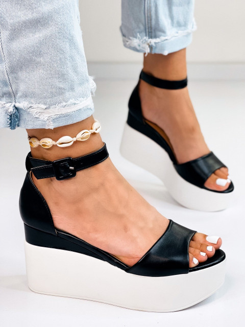Dámske sandále na platforme - čierne