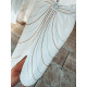 Exkluzívne dámske spoločenské šaty s opaskom a kamienkami pre moletky-biele