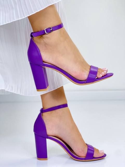 Dámske sandále na hrubom opätku - fialové