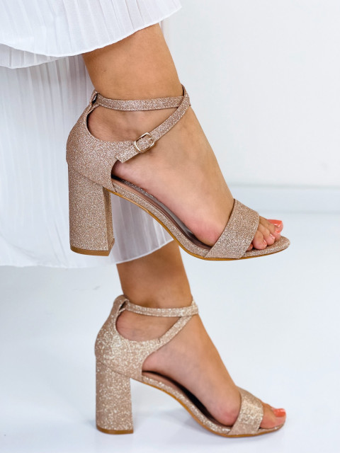 Dámske trblietavé elegantné sandále  - medené