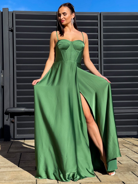 Exkluzívne dlhé saténové spoločenské šaty s razporkom - zelené