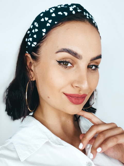 Dámska vzorovaná čelenka LOVE - čierna Dámska vzorovaná čelenka LOVE - čierna