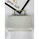 Dámska biela spoločenská kabelka s kovovou rúčkou