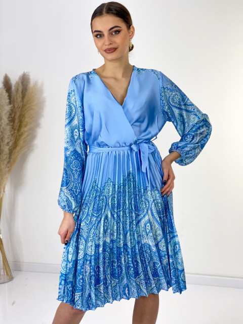 Dámske plisované vzorované spoločenské šaty s opaskom - modré