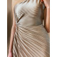 Dámske asymetrické plisované šaty na jedno rameno - béžové