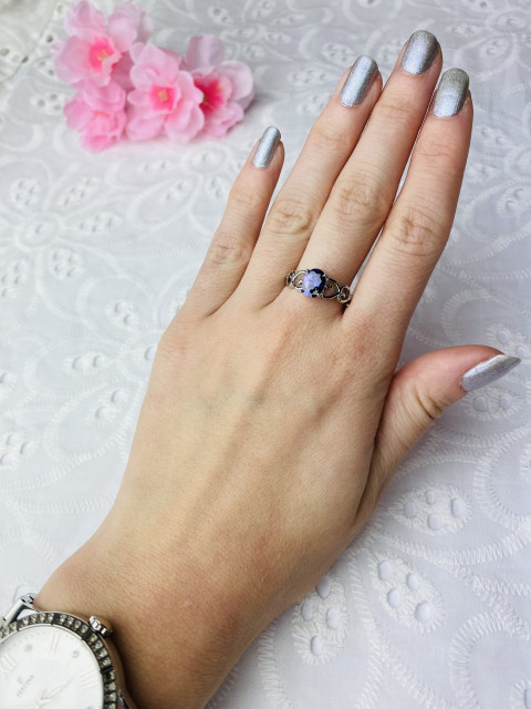 Dámsky strieborný prsteň s fialovým kryštálom 1