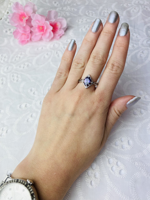 Dámsky strieborný prsteň s fialovým kryštálom 2