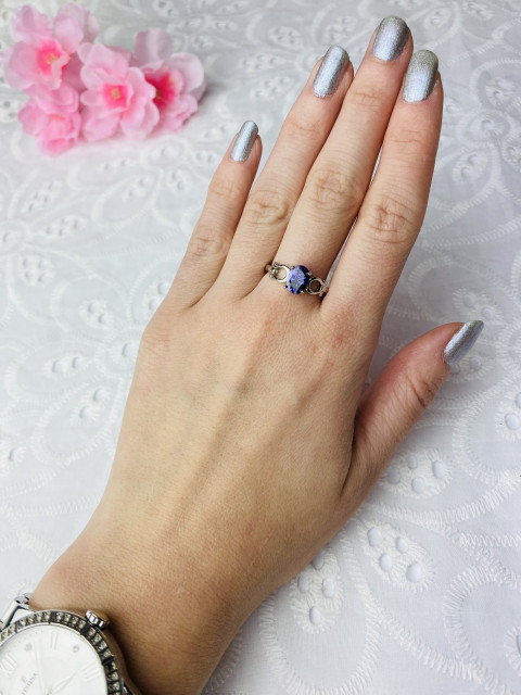 Dámsky strieborný prsteň s fialovým kryštálom 8