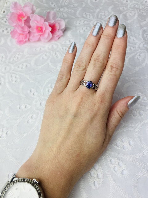Dámsky strieborný prsteň s fialovým kryštálom 10