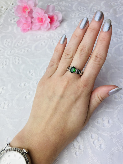 Dámsky strieborný prsteň so zeleným kryštálom 7