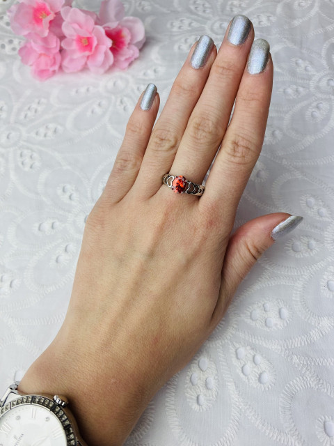 Dámsky strieborný prsteň s červeným kryštálom 5