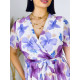 Dámske kvetované šaty s opaskom a véčkovým výstrihom - fialové